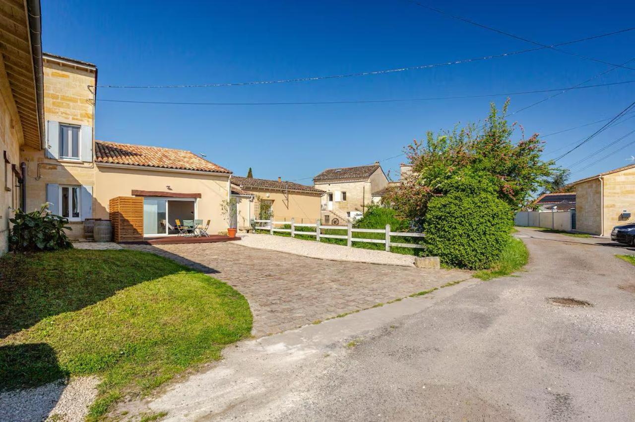 Guesthouse Les Maurins Saint-Sulpice-de-Faleyrens Exterior foto