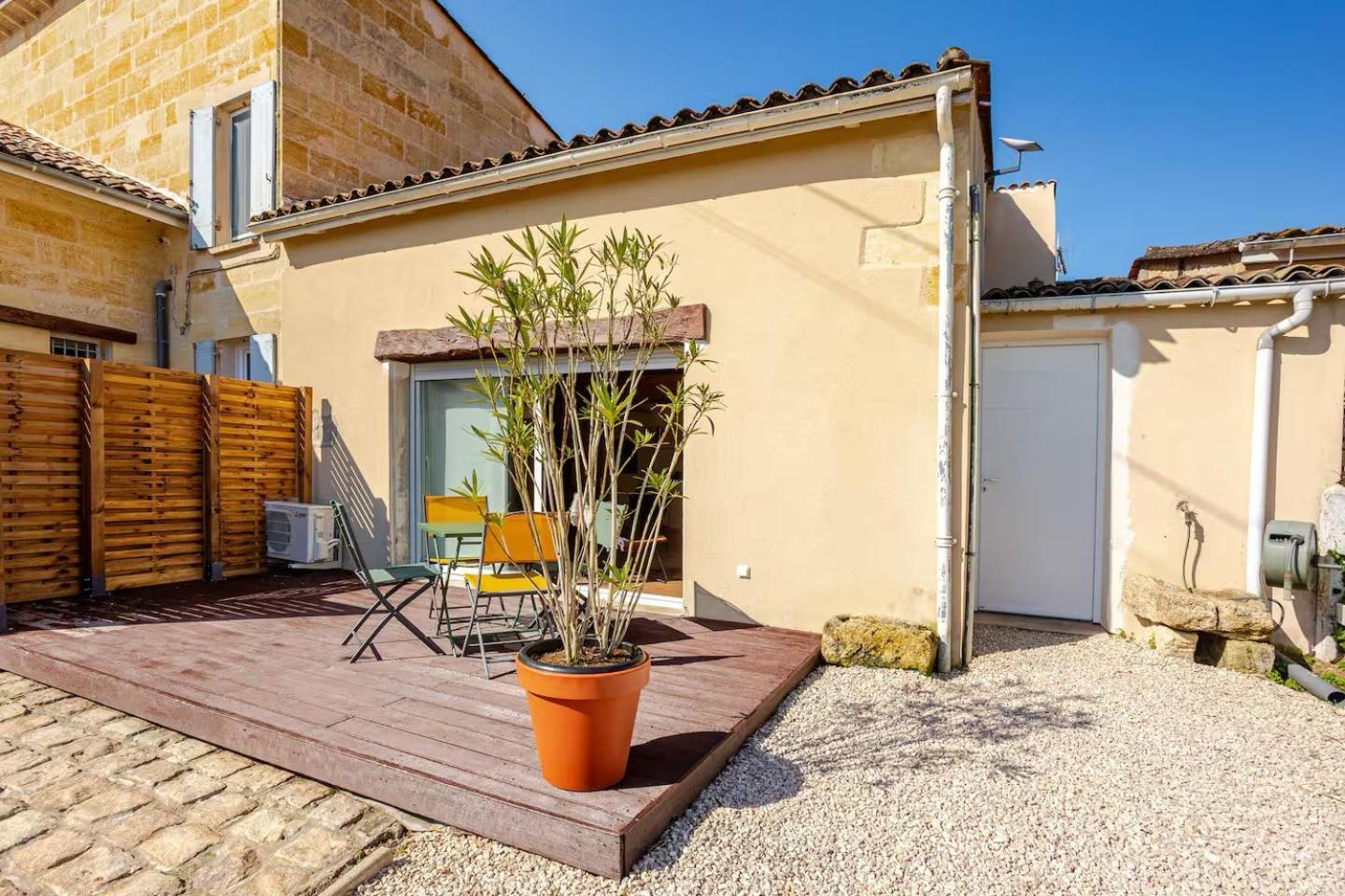 Guesthouse Les Maurins Saint-Sulpice-de-Faleyrens Exterior foto